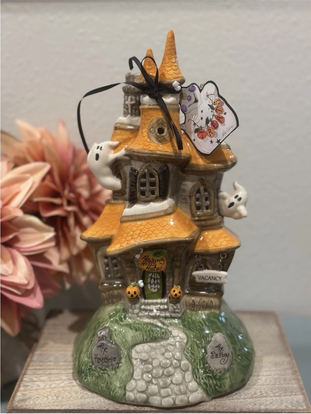 BLUE SKY CLAYWORKS GOLDMINC
HALLOWEEN HOWLING HILLS HOTEL
TEA LIGHT HOUSE